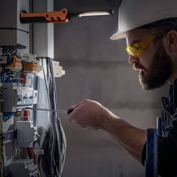 3 - Портативный многоцелевой фонарь VIDEX 400Lm 4000K