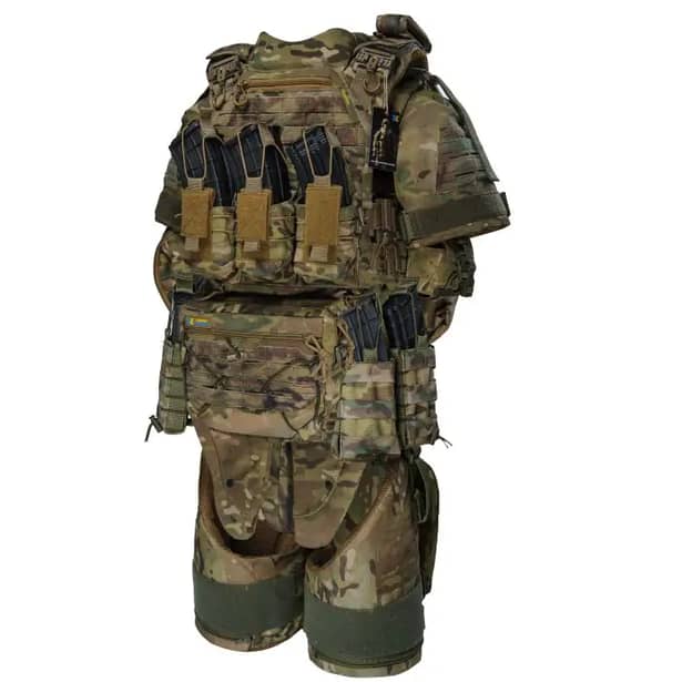 1 - Плитоноска BOGUNKA в максимальной комплектации: баллистическая защита шеи, плеч, боковин, паха, фартука, пояса и ног. Цвет Мультикам