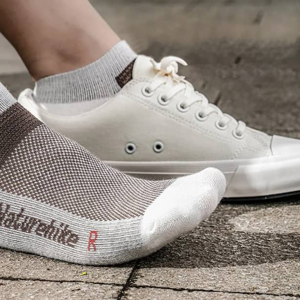 7 - Комплект: Шкарпетки швидко висихаючі Naturehike NH21FS013, 3 пари (бежеві, коричневі, чорні). Розмір М