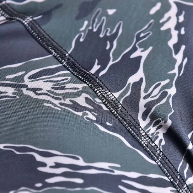 3 - Чоловічий рашгард SPECPROM Black Tiger Stripes Camo