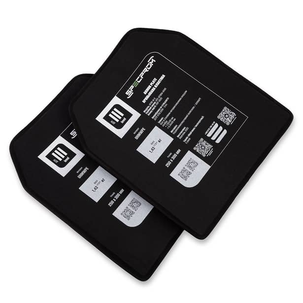 6 - Поліетиленова бронеплита SPECPROM 3-го класу. Вага 1,4 кг. Розмір 25 на 30 см. Чорна.