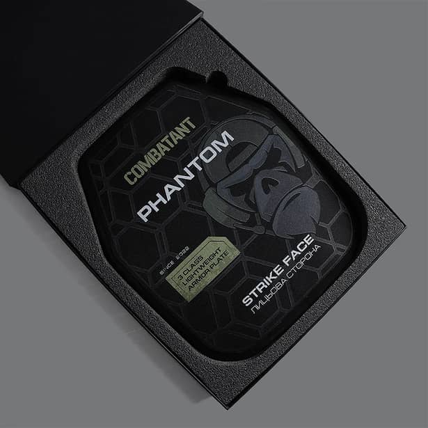 12 - Поліетиленова бронеплита Combatant 3-го класу Ultra-lightweight. Вага 1,4 кг. Розмір 27 на 34 см. Чорна