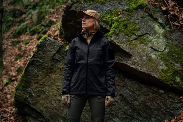 14 - Куртка жіноча Helikon Squall Hardshell Torrent Stretch. Чорний
