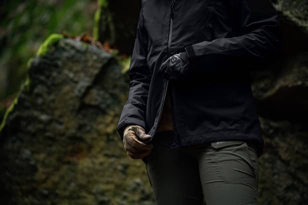 16 - Куртка жіноча Helikon Squall Hardshell Torrent Stretch. Чорний