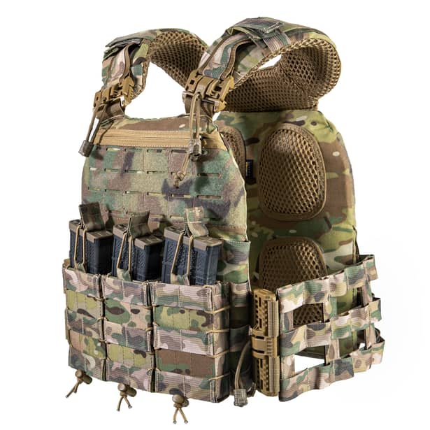 12 - Плитоноска TUR PRO с системой быстрого сброса. Molle. 3 подсумка для AK/AR. Цвет Мультикам.