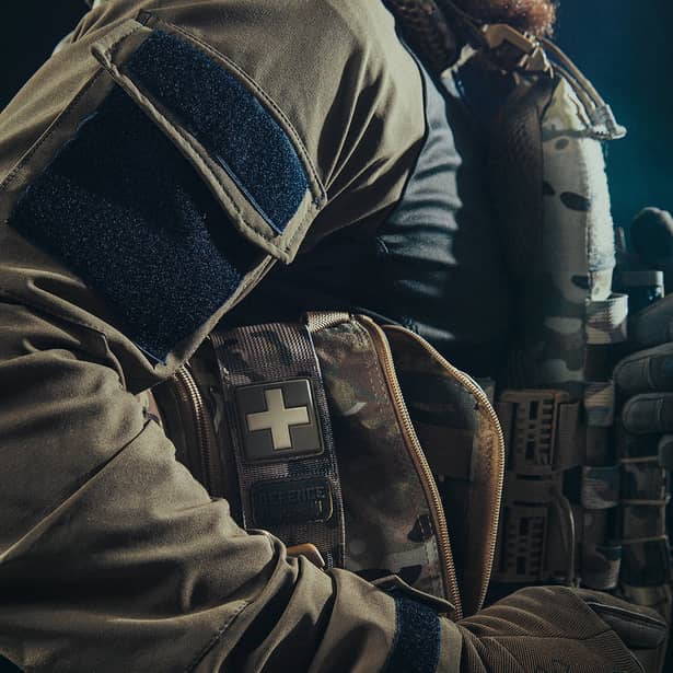 10 - Плитоноска TUR PRO с системой быстрого сброса. Molle. 3 подсумка для AK/AR. Цвет Мультикам.