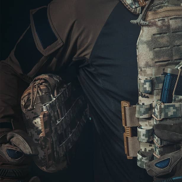 11 - Плитоноска TUR PRO с системой быстрого сброса. Molle. 3 подсумка для AK/AR. Цвет Олива.